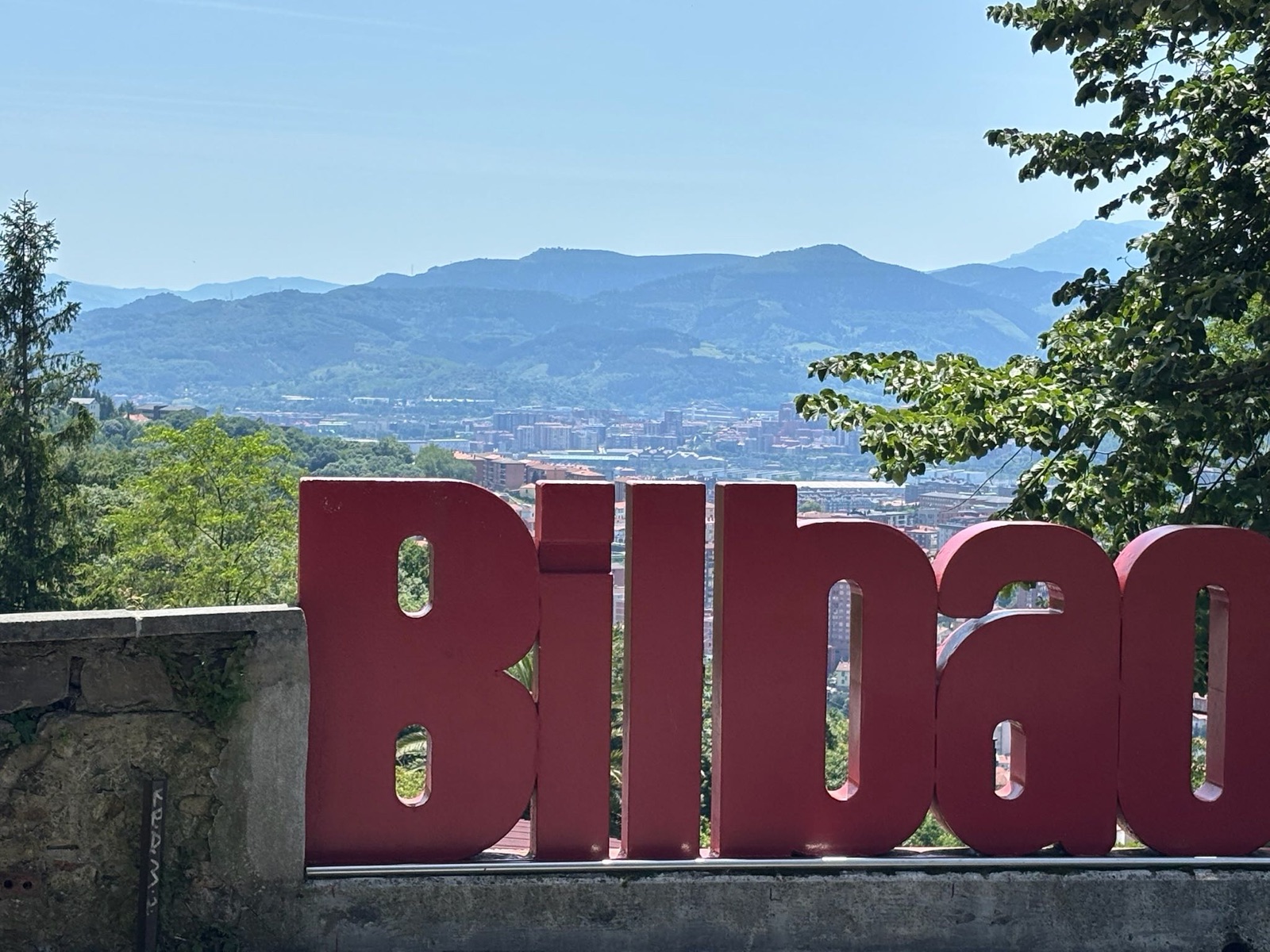 De rode Bilbao-letters op Artxanda
